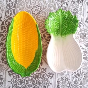 2 Decorative or serving dishes